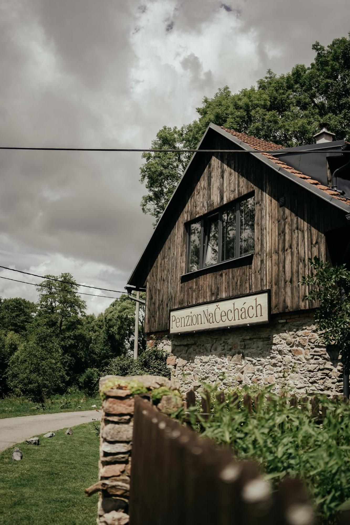 Restaurant A Penzion Na Cechach Hotel Korouhev Buitenkant foto
