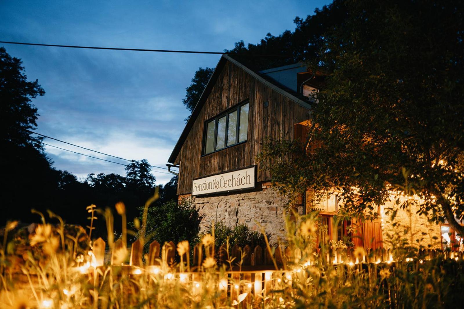 Restaurant A Penzion Na Cechach Hotel Korouhev Buitenkant foto