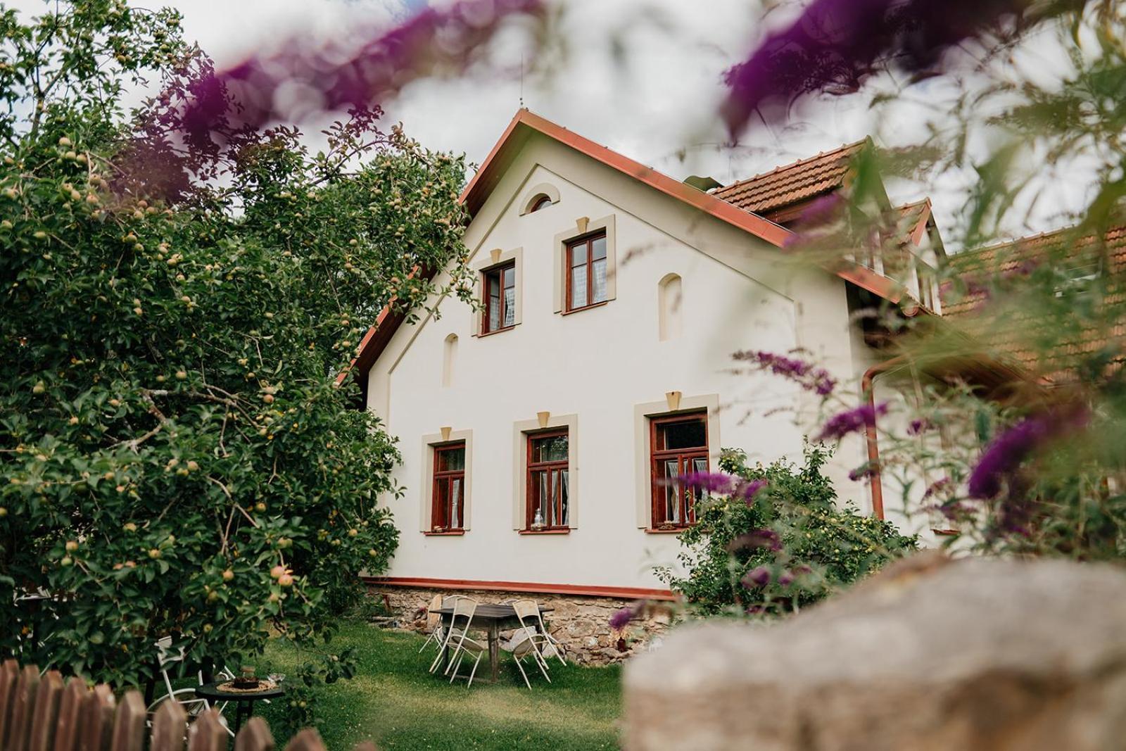 Restaurant A Penzion Na Cechach Hotel Korouhev Buitenkant foto